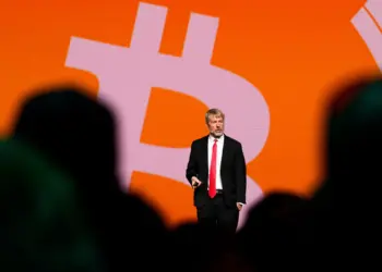 مایکل سیلور پس از اعتراف به ضرر، خرید بیت‌کوین را از سر گرفت