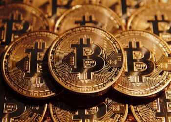 قیمت بیت‌کوین معلق ماند