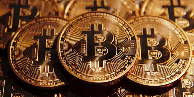قیمت بیت‌کوین معلق ماند