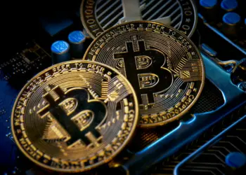 بیت‌کوین ۱۸۰ هزار دلاری تا پایان ۲۰۲۵؟ / تحلیل جدید کلارک