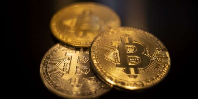 بیت‌کوین در مسیر بازگشت؟ / بررسی داده‌های آن‌چین و تحلیل تکنیکال