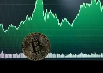 ریسک سقوط بیت‌کوین به ۹۲,۰۰۰ دلار؛ آغاز فاز تجمعی در بازار