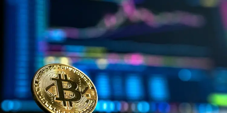 بیت‌کوین در آستانه برگشت از سطح ۱۱۶ هزار دلار