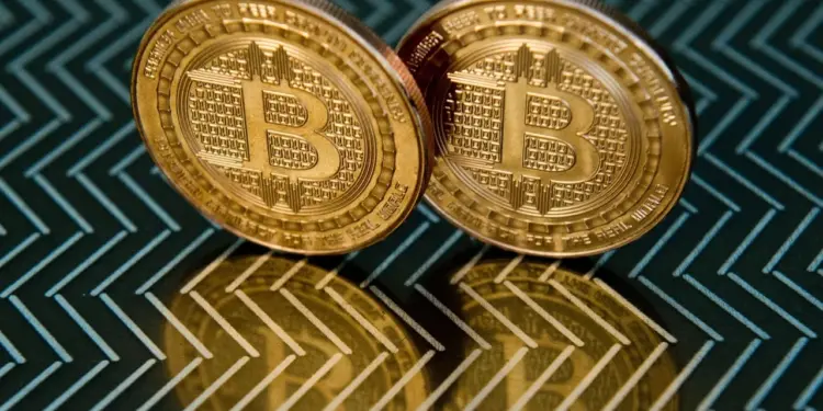 هشدار بلومبرگ: بیتکوین در آستانه سقوط بزرگ؟