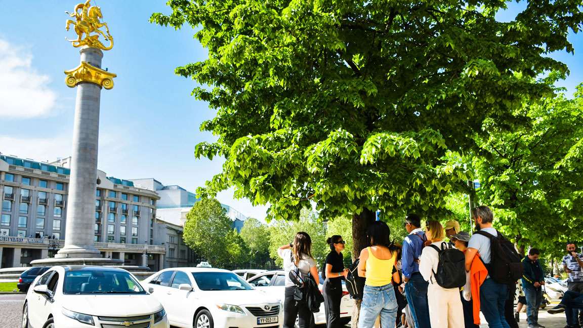 تور گروهی گرجستان در میدان آزادی تفلیس